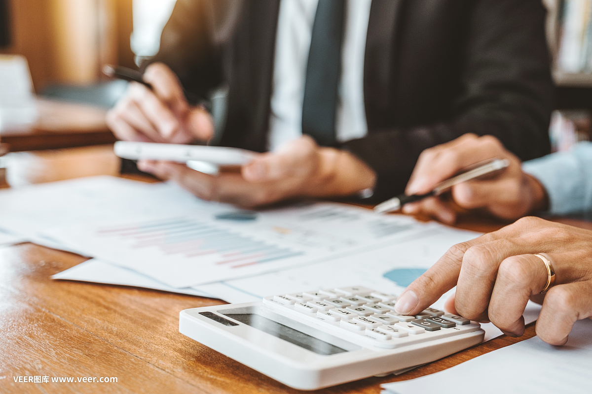 會計業(yè)務(wù)團(tuán)隊會議策劃、戰(zhàn)略分析、投資節(jié)約理念。會議討論新計劃財務(wù)圖表數(shù)據(jù)